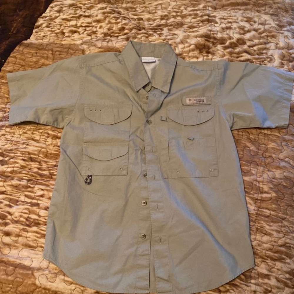Men Columbia shirt